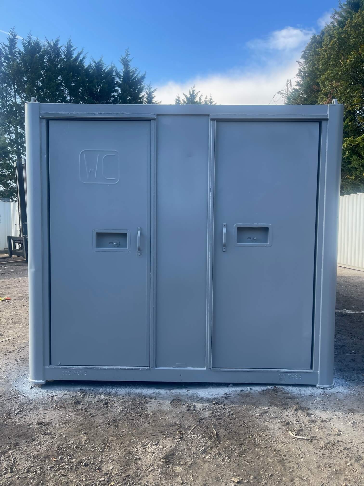 25ft x 9ft Eco Welfare Unit with Generator