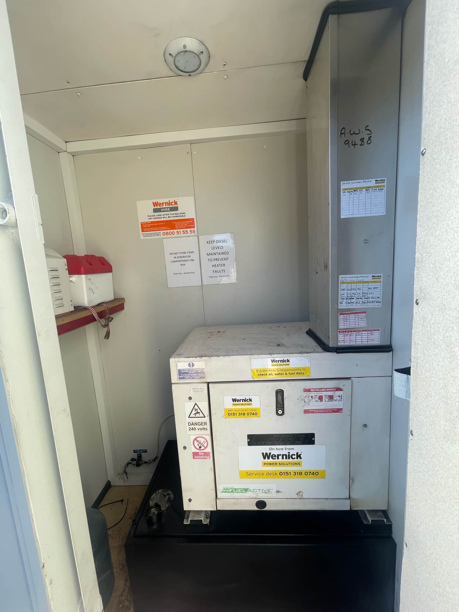 25ft x 9ft Eco Welfare Unit with Generator