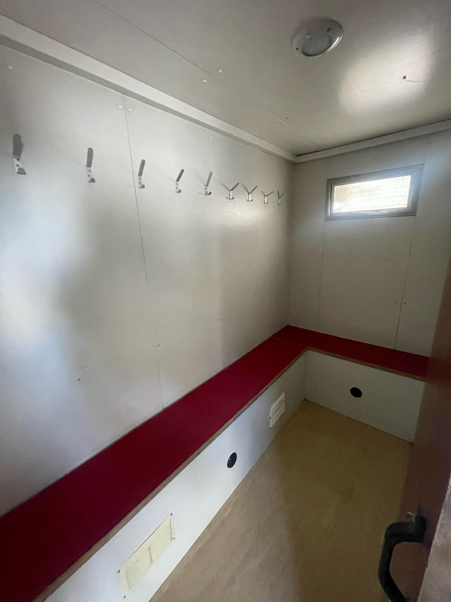 25ft x 9ft Eco Welfare Unit with Generator