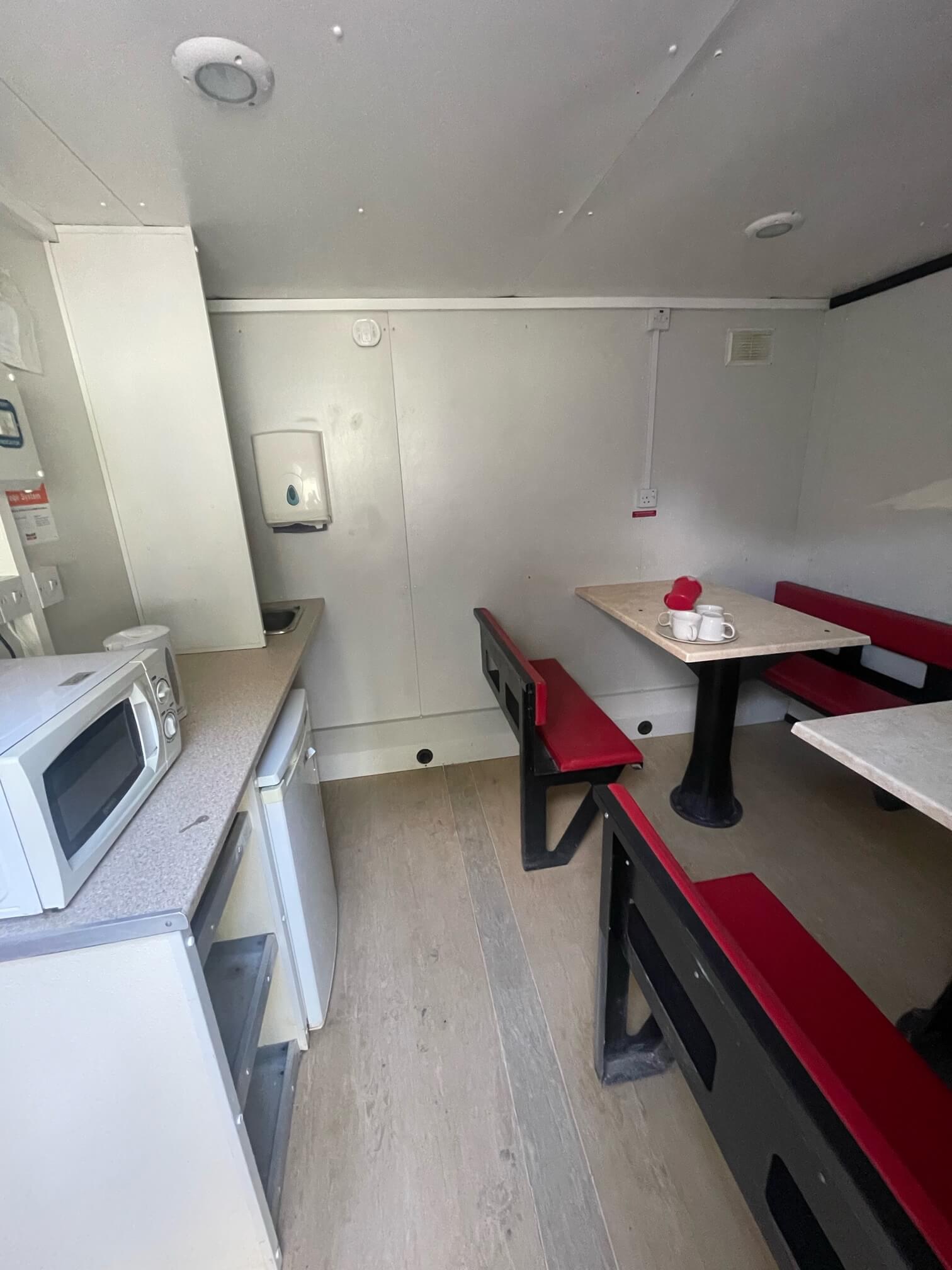 25ft x 9ft Eco Welfare Unit with Generator