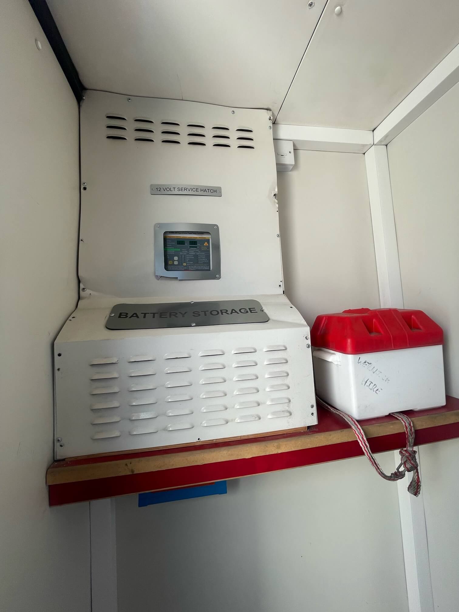 25ft x 9ft Eco Welfare Unit with Generator