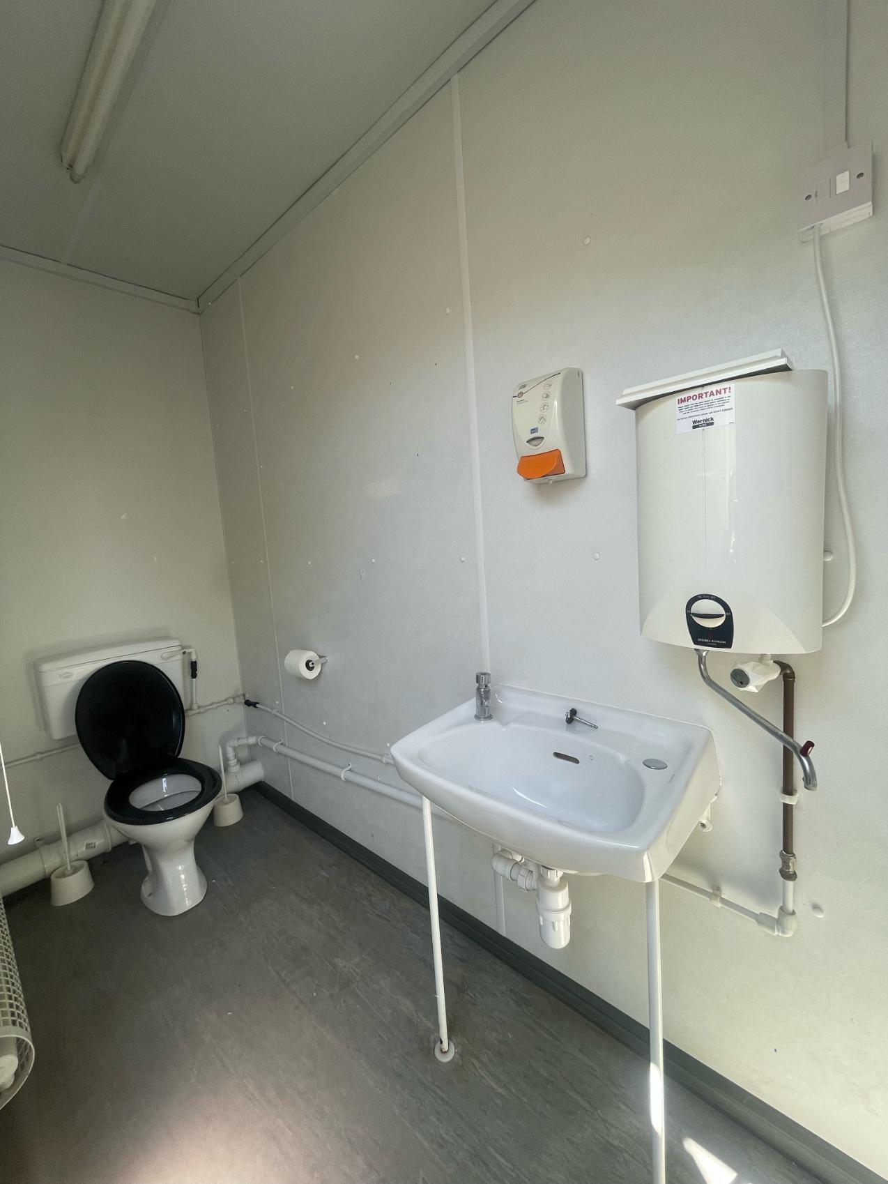 Single Ladies Toilet